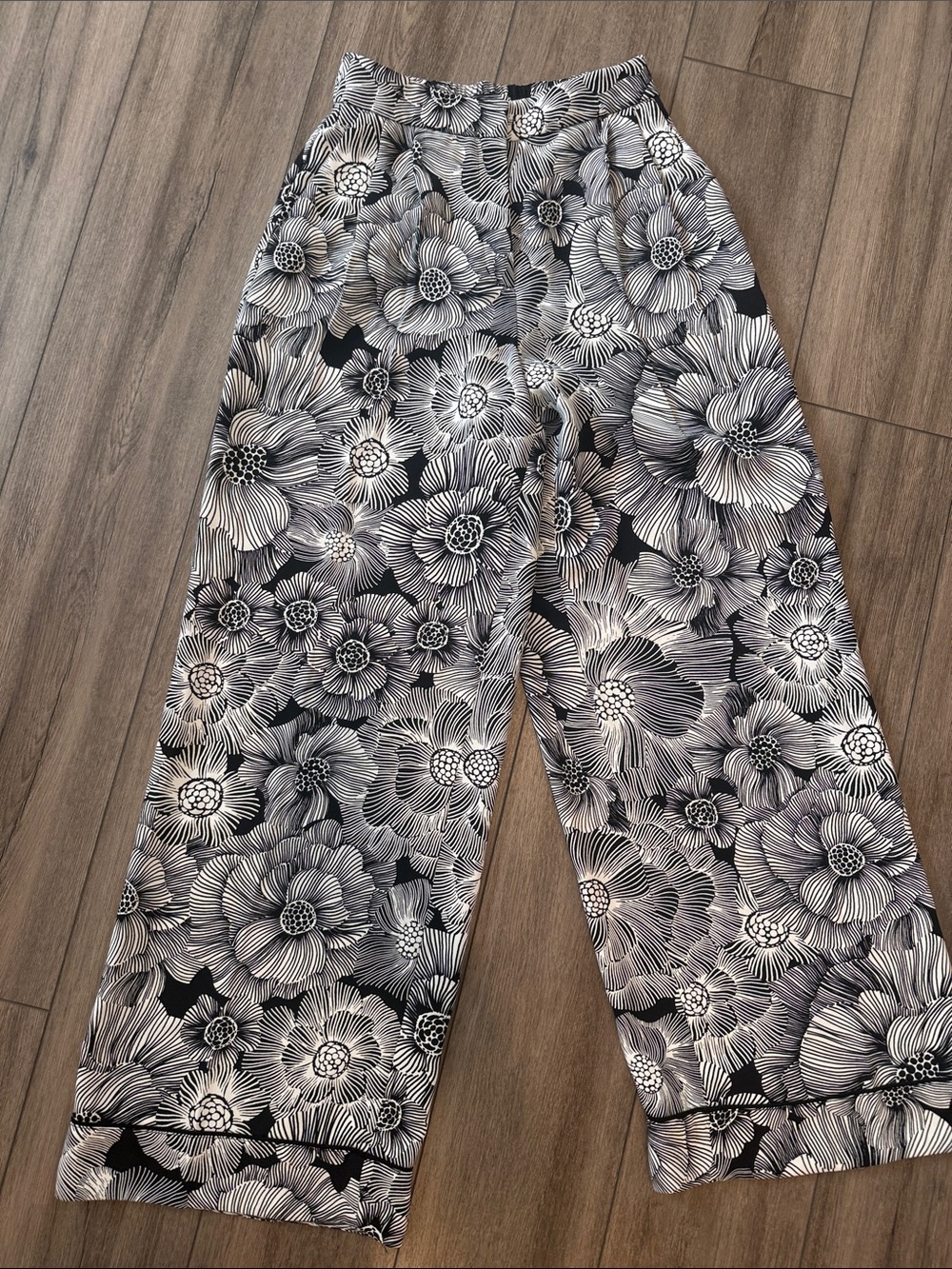Express Black & White Floral Wide-Leg Pants